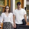Exclusif - Daisy Ridley (Star Wars) est allée déjeuner chez sa mère Louise Fawkner-Corbett avec son fiancé Tom Bateman dans le quartier de Notting Hill à Londres
