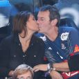 Jean-Luc Reichmann embrasse sa femme Nathalie lors du match de finale du mondial de handball, France - Norvège à l'AccorHotels Arena à Paris, France. © Cyril Moreau/Bestimage