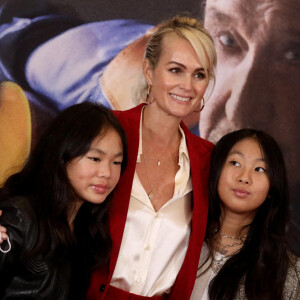 Laeticia Hallyday et ses filles Joy et Jade - Projection au Grand Rex à Paris des documentaires "Johnny USA" et "A nos promesses" à l'occasion de la Journée Spéciale Johnny, son rêve américain. Le 21 octobre 2020 © Jacovides-Moreau / Bestimage