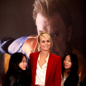 Laeticia Hallyday et ses filles Joy et Jade - Projection au Grand Rex à Paris des documentaires "Johnny USA" et "A nos promesses" à l'occasion de la Journée Spéciale Johnny, son rêve américain. Le 21 octobre 2020 © Jacovides-Moreau / Bestimage