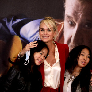 Laeticia Hallyday et ses filles Joy et Jade - Projection au Grand Rex à Paris des documentaires "Johnny USA" et "A nos promesses" à l'occasion de la Journée Spéciale Johnny, son rêve américain. Le 21 octobre 2020 © Jacovides-Moreau / Bestimage