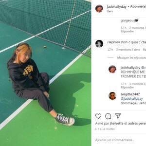 Jade Hallyday dévoile une couleur rousse sur Instagram et révèle s'être trompée de teinture. Sa petite soeur, Joy Hallyday, n'a pas manqué de la charrier dans les commentaires.