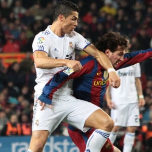 Cristiano Ronaldo et Lionel Messi lors du match FC Barcelone - Real Madrid en novembre 2010.