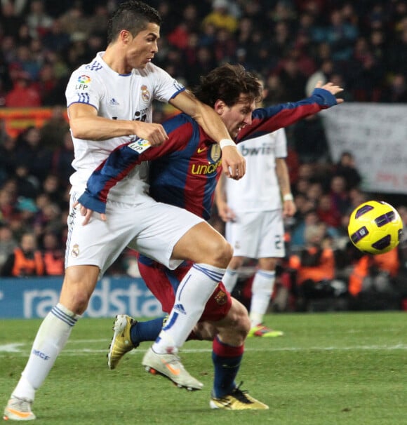 Cristiano Ronaldo et Lionel Messi lors du match FC Barcelone - Real Madrid en novembre 2010.