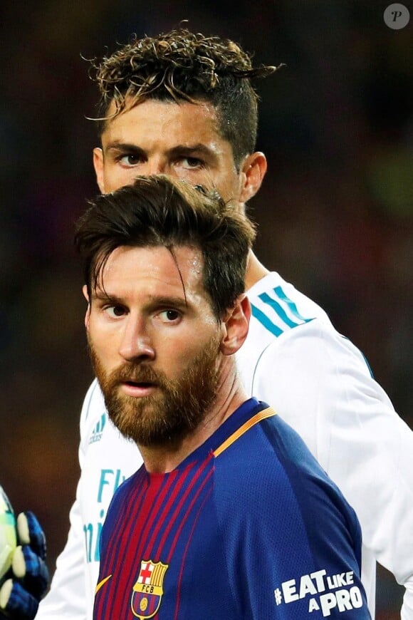 Cristiano Ronaldo et Lionel Messi lors du match FC Barcelone - Real Madrid en mai 2018.