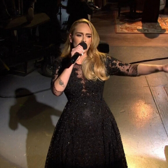 Adele dans l'émission Saturday Night Live à Los Angeles, le 24 octobre 2020 