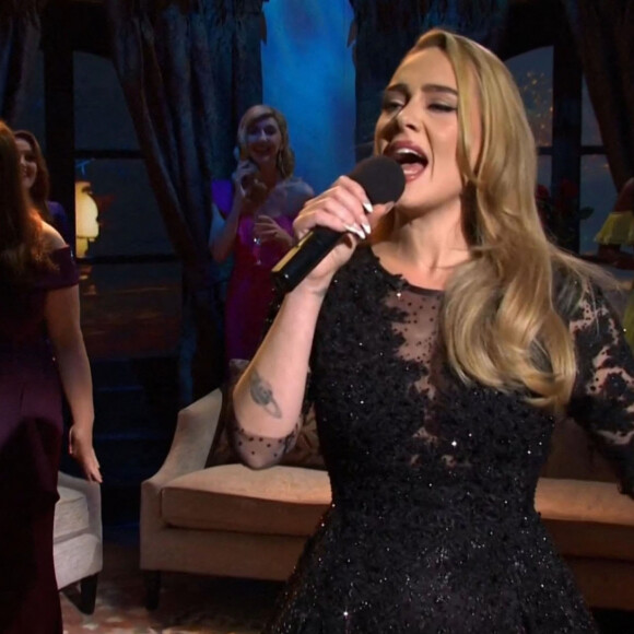 Adele dans l'émission Saturday Night Live à Los Angeles, le 24 octobre 2020 