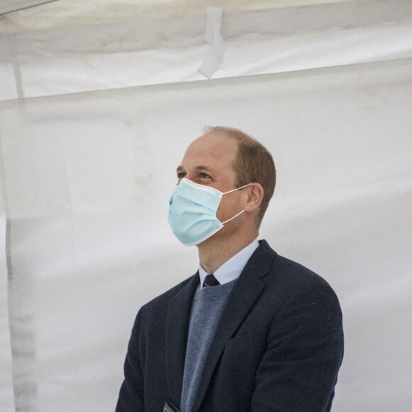 Le prince William, duc de Cambridge, va à la rencontre du personnel et des patients de l'hôpital Royal Marsden à Sutton, le 21 octobre 2020. Cette visite du duc de Cambridge, qui est également président du "Royal Marsden NHS Foundation Trust", marque le début de la construction du "Trust's Oak Cancer Center".