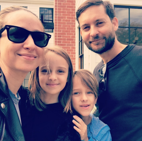 Jennifer Meyer, son ex-mari Tobey Maguire et leurs deux enfants Ruby et Otis.