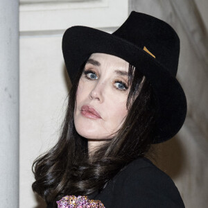 Isabelle Adjani. Soirée en l'honneur du don de Cindy Chao d'une broche de sa collection "Annual Butterfly" à la Galerie de Bijoux du Musée des Arts Décoratifs. Paris, le 20 janvier 2020. © Julio Piatti