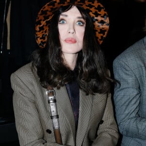 Isabelle Adjani - Front row au défilé de mode Homme automne-hiver 2020/2021 " Berluti " lors de la fashion week à Paris. Le 17 janvier 2020 © Veeren - Christophe Clovis / Bestimage 