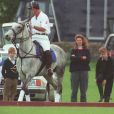 Le prince Charles, William, Harry et leur nounou Tiggy Legge-Bourke à un match de polo en 1995.