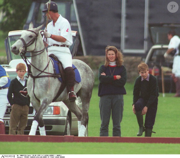 Le prince Charles, William, Harry et leur nounou Tiggy Legge-Bourke à un match de polo en 1995.