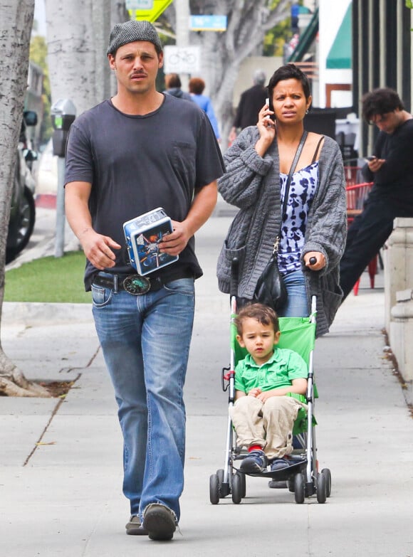 Exclusif - Justin Chambers, sa femme Keisha et son fils font du shopping à Santa Monica. Le 8 mai 2012.