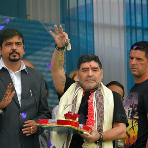 Le légendaire Diego Maradona, ancien joueur de football argentin participe à un programme sportif au 'Sree Bhumi Sporting Club' à Calcutta en Inde, le 11 décembre 2017. Il jouera un match de charité contre Sourav Ganguly, ancien capitaine de cricket de l'équipe indienne, le 12 décembre 2017. 