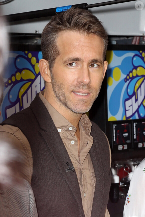 Ryan Reynolds - Les acteurs de Deadpool 2 posent devant un camion Slurpee chez Good Morning America a New York, le 14 mai 2018. 