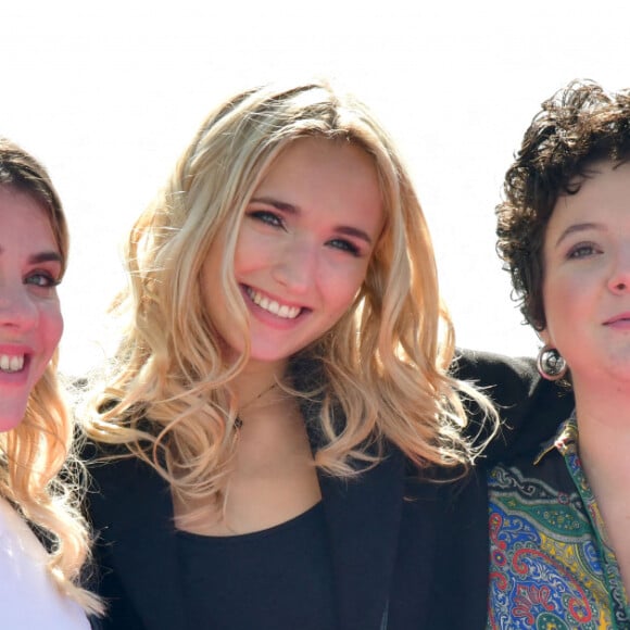 Marie-Sophie Larrouy, Chloé Jouannet, Salomé Diénis-Meulien lors du photocall de "Derby Girl" dans le cadre de Canneseries saison 3 au Palais des Festivals à Cannes le 12 octobre 2020. © Bruno Bebert / Bestimage