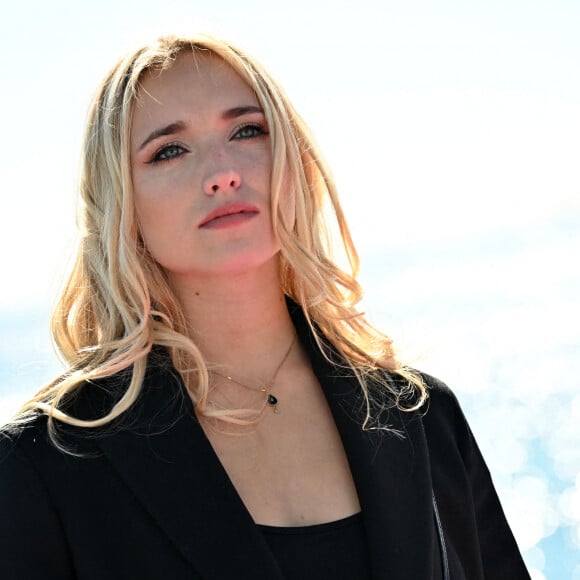 Chloé Jouannet lors du photocall de "Derby Girl" dans le cadre de Canneseries saison 3 au Palais des Festivals à Cannes le 12 octobre 2020. © Bruno Bebert / Bestimage