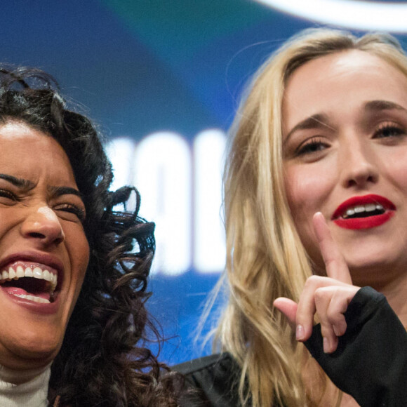 Sabrina Ouazani (membre du jury) et Chloé Jouannet (membre du jury) lors de la soirée d'ouverture de la 23e édition du festival international du film de comédie l'Alpe d'Huez, Isère, France, le 14 janvier 2020. © Cyril Moreau/Bestimage