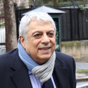 Enrico Macias - Arrivées des people sur l'enregistrement de l'émission "Vivement dimanche" au Pavillon Gabriel à Paris le 26 février 2020.