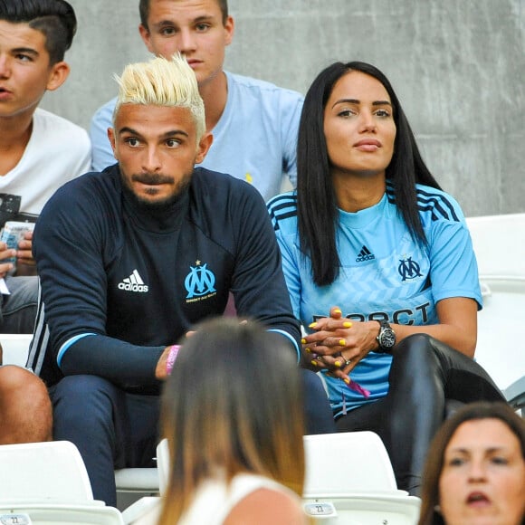 Exclusif - Julien Tanti (Les Marseillais), sa compagne Manon Marsault et un ami dans les tribunes du stade Vélodrome lors du match Olympique de Marseille (OM) à Toulouse Football Club (TFC) à Marseille, le 14 août 2016. © Pierre Pérusseau/Bestimage