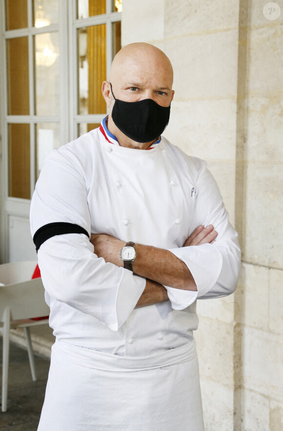 Le grand chef Bordelais et présentateur TV Philippe Etchebest organise un concert de casseroles devant son restaurant Bordelais "Le 4ème Mur" avec son équipe afin de soutenir l'ouverture des restaurants pendant la crise liée à l'épidémie de Coronavirus (COVID-19), le 2 Octobre 2020 à Bordeaux.