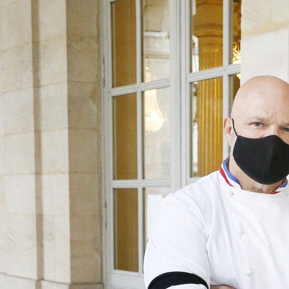 Le grand chef Bordelais et présentateur TV Philippe Etchebest organise un concert de casseroles devant son restaurant Bordelais "Le 4ème Mur" avec son équipe afin de soutenir l'ouverture des restaurants pendant la crise liée à l'épidémie de Coronavirus (COVID-19), le 2 Octobre 2020 à Bordeaux.