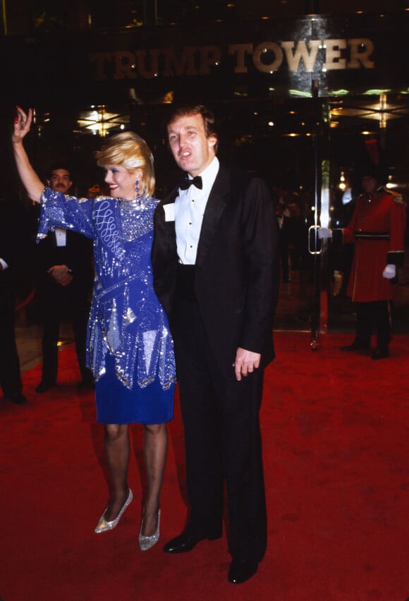 Donald Trump et sa femme Ivana Trump lors de l'inauguration de la Trump Tower à New York en October 1983.