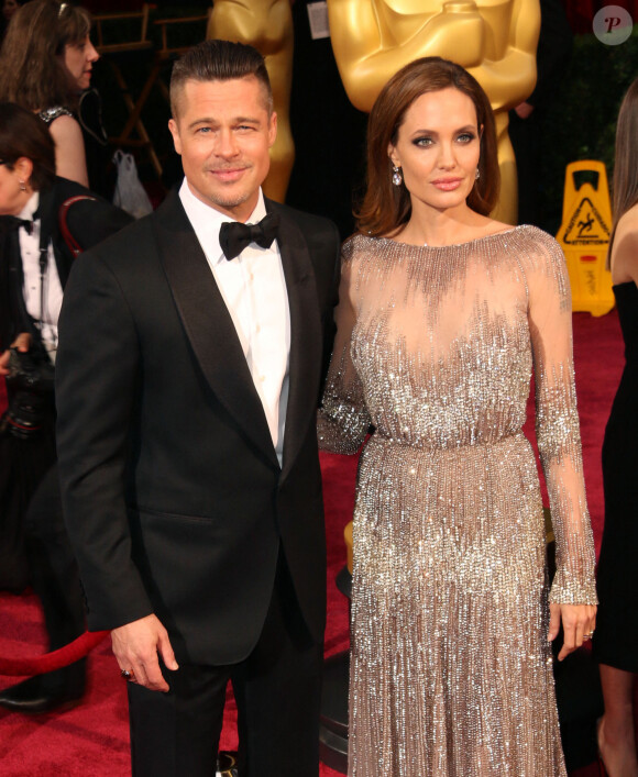 Brad Pitt, Angelina Jolie (habillée en Elie Saab) - 86ème cérémonie des Oscars à Hollywood, le 2 mars 2014.
