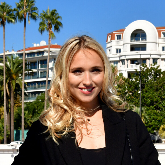 Chloé Jouannet lors du photocall de "Derby Girl" dans le cadre de Canneseries saison 3 au Palais des Festivals à Cannes. © Bruno Bebert / Bestimage 