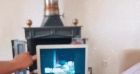 Chloé Jouannet et son amoureux Sandor Funtek, confinés. Vidéo partagée sur Instagram par Zoé Marchal.