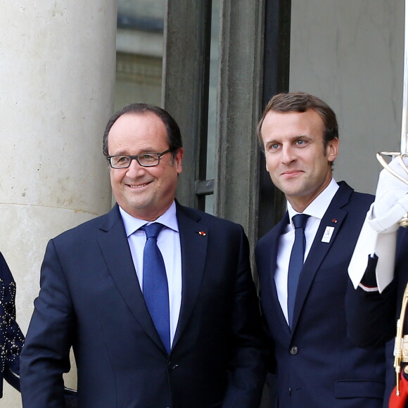François Hollande et Emmanuel Macron - Le président de la République française a reçu les membres de la délégation française de Paris2024 ainsi que ses deux prédécesseurs au palais de l'Elysée à Paris, France, le 16 septembre 2017. © Dominique Jacovides/Bestimage