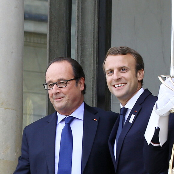 François Hollande et Emmanuel Macron - Le président de la République française a reçu les membres de la délégation française de Paris2024 ainsi que ses deux prédécesseurs au palais de l'Elysée à Paris, France, le 16 septembre 2017. © Dominique Jacovides/Bestimage
