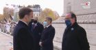 Emmanuel Macron et François Hollande discutent pendant les commémorations du 11 novembre.