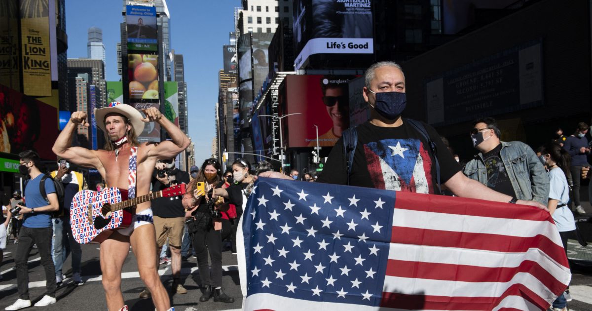 Les habitants de New York descendent dans la rue pour fêter l'élection