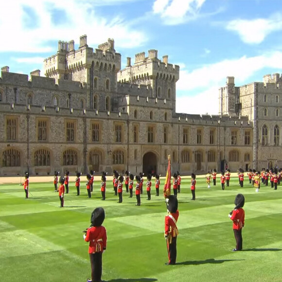 La reine Elisabeth II d'Angleterre assiste à une cérémonie militaire célébrant son anniversaire au château de Windsor dans le Bershire, le 13 juin 2020.