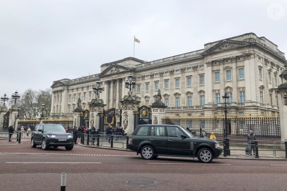 La reine Elisabeth II d'Angleterre quitte le palais de Buckingham pour se rendre au château de Windsor pendant la crise du Coronavirus (COVID-19) le 19 mars 2020.