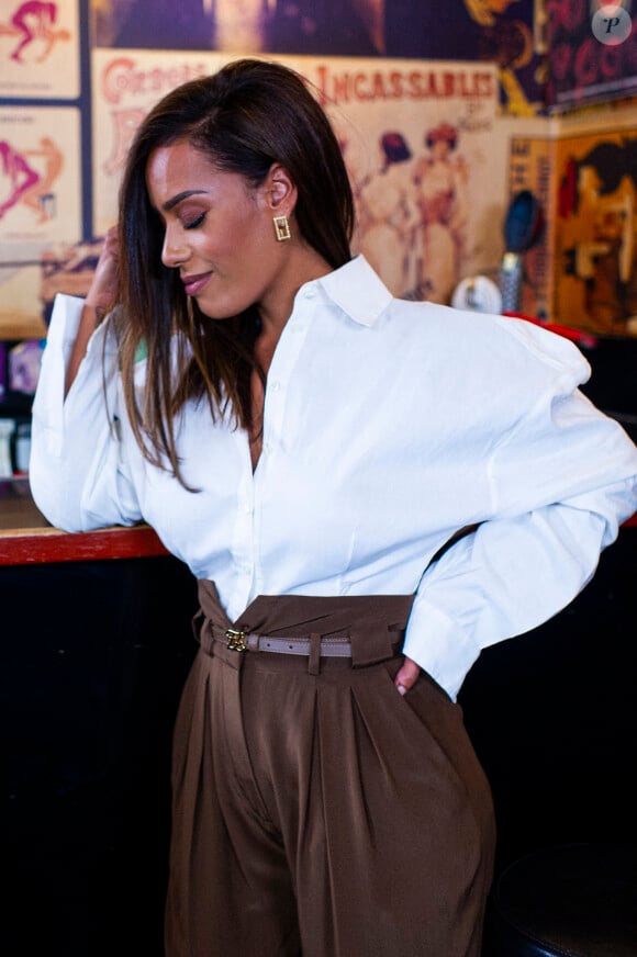 Exclusif - Amel Bent - Backstage de l'émission "Psychodon, Unis face aux maladies psychiques" à l'Olympia à Paris et diffusée sur C8, le 6 octobre 2020. Le Psychodon s'est donné pour missions d'informer, de sensibiliser et de mobiliser sur les maladies psychiques autour de trois grands axes : la recherche, l'accompagnement des personnes touchées par ces maladies et de leur proches, le développement d'actions de prévention sur les territoires. Les dons collectés à l'occasion de ces évènements permettent notamment de soutenir des projets accompagnés par le programme Maladies psychiques de la Fondation de France. Douze millions de personnes sont concernées par les maladies psychiques en France : schizophrénie, troubles bipolaires, dépressions chroniques... Mais cet enjeu de santé publique majeur demeure largement tabou. Il y subsiste également de nombreux préjugés : par exemple, 2 Français sur 5 associent les maladies mentales à la folie. © Pierre Perusseau/Bestimage