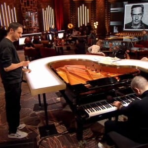 Grand Corps Malade en duo avec Quentin Mosimann dans l'émission "On est presque en direct" sur France 2. Le 14 novembre 2020.