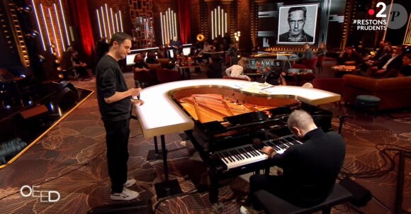 Grand Corps Malade en duo avec Quentin Mosimann dans l'émission "On est presque en direct" sur France 2. Le 14 novembre 2020.