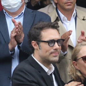 Nicolas Bedos, Joëlle Bercot (femme de Guy Bedos), Victoria Bedos - Sorties - Hommage à Guy Bedos en l'église de Saint-Germain-des-Prés à Paris le 4 juin 2020.