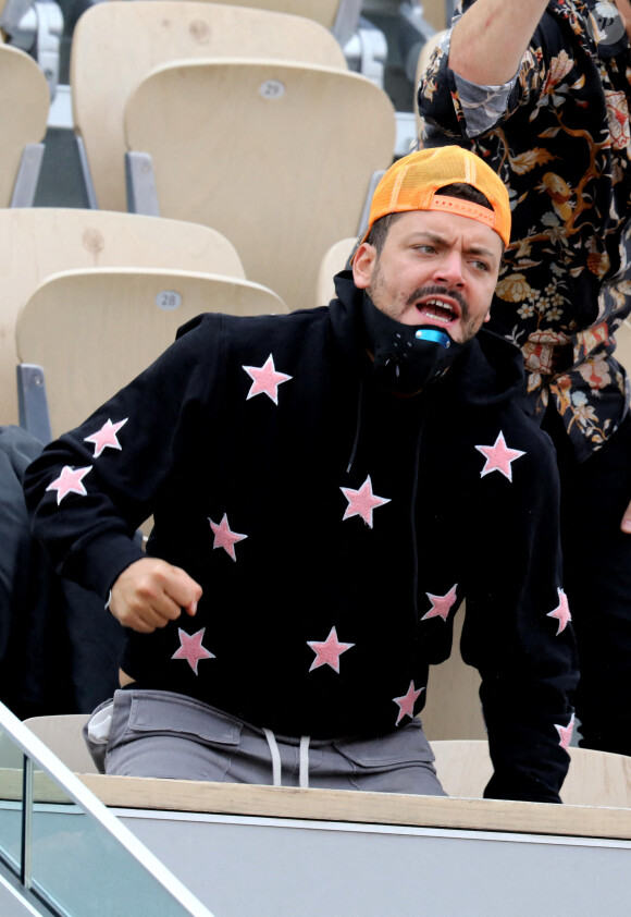 Exclusif - Kev Adams lors des Internationaux de France de tennis à Roland Garros. Paris, le 30 Septembre 2020 © Dominique Jacovides / Bestimage