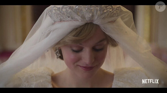 Nouvel extrait de la série The Crown (Netflix), Emma Corrin interprète Lady Di. 