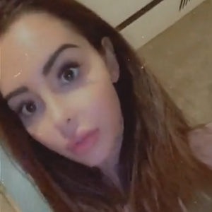 Nabilla réfute les rumeurs qui l'accusent de s'être fait opérer des fesses - Snapchat, 17 novembre 2020