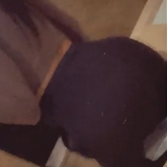 Nabilla réfute les rumeurs qui l'accusent de s'être fait opérer des fesses - Snapchat, 17 novembre 2020