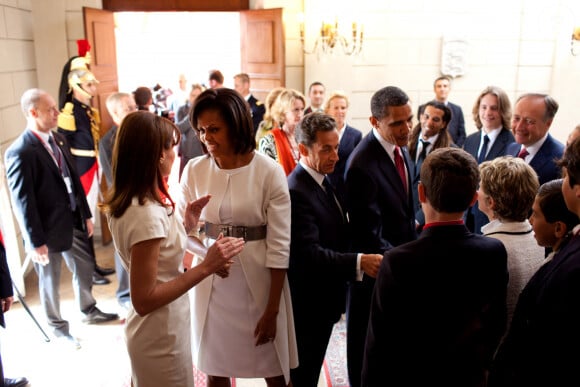 Nicolas Sarkozy et sa femme Carla Bruni Sarkozy recoivent Michelle et Barack Obama a Caen. Le 6 juin 2009