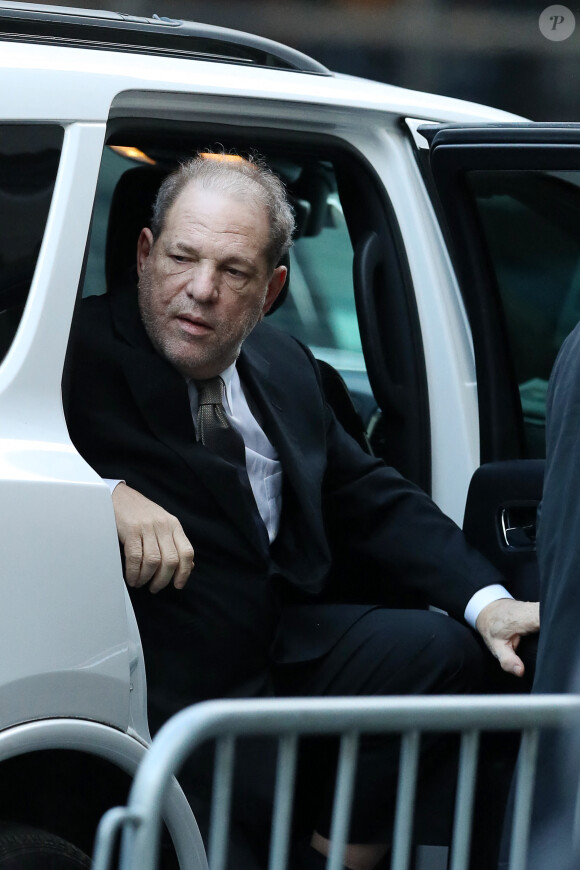 Harvey Weinstein, en déambulateur, à son arrivée au tribunal à New York. 80 femmes ont déposé une plainte contre le magnat du cinéma pour agressions sexuelles. Le procès a démarré ce lundi 6 janvier. Le 8 janvier 2020
