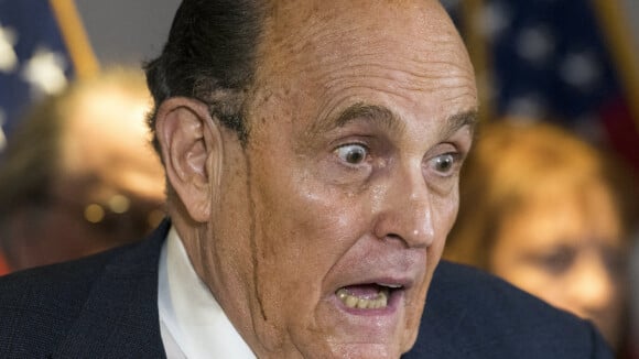 Rudy Giuliani humilié en direct : sa teinture dégouline en pleine conférence de presse
