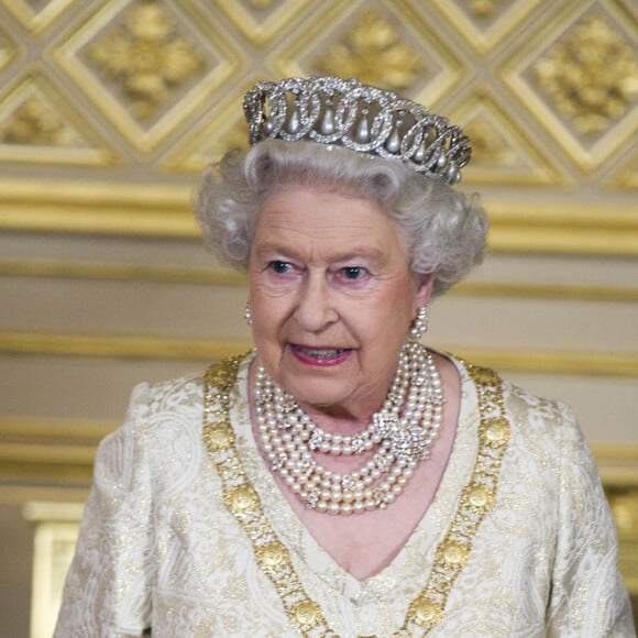 Elizabeth II - Dîner d'Etat avec l'émir du Qatar à Windsor, en 2010.