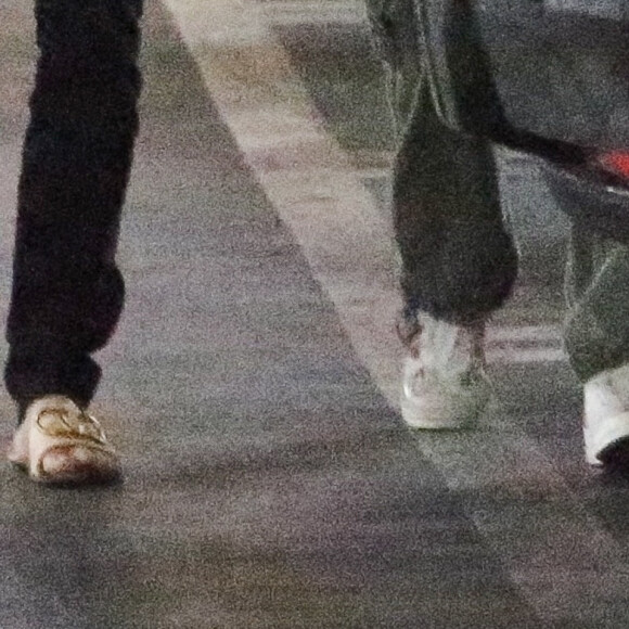 Exclusif - Angelina Jolie est allée faire des courses avec ses filles chez Target dans le quartier de West Hollywood à Los Angeles pendant l'épidémie de coronavirus (Covid-19). Le 19 septembre 2020.